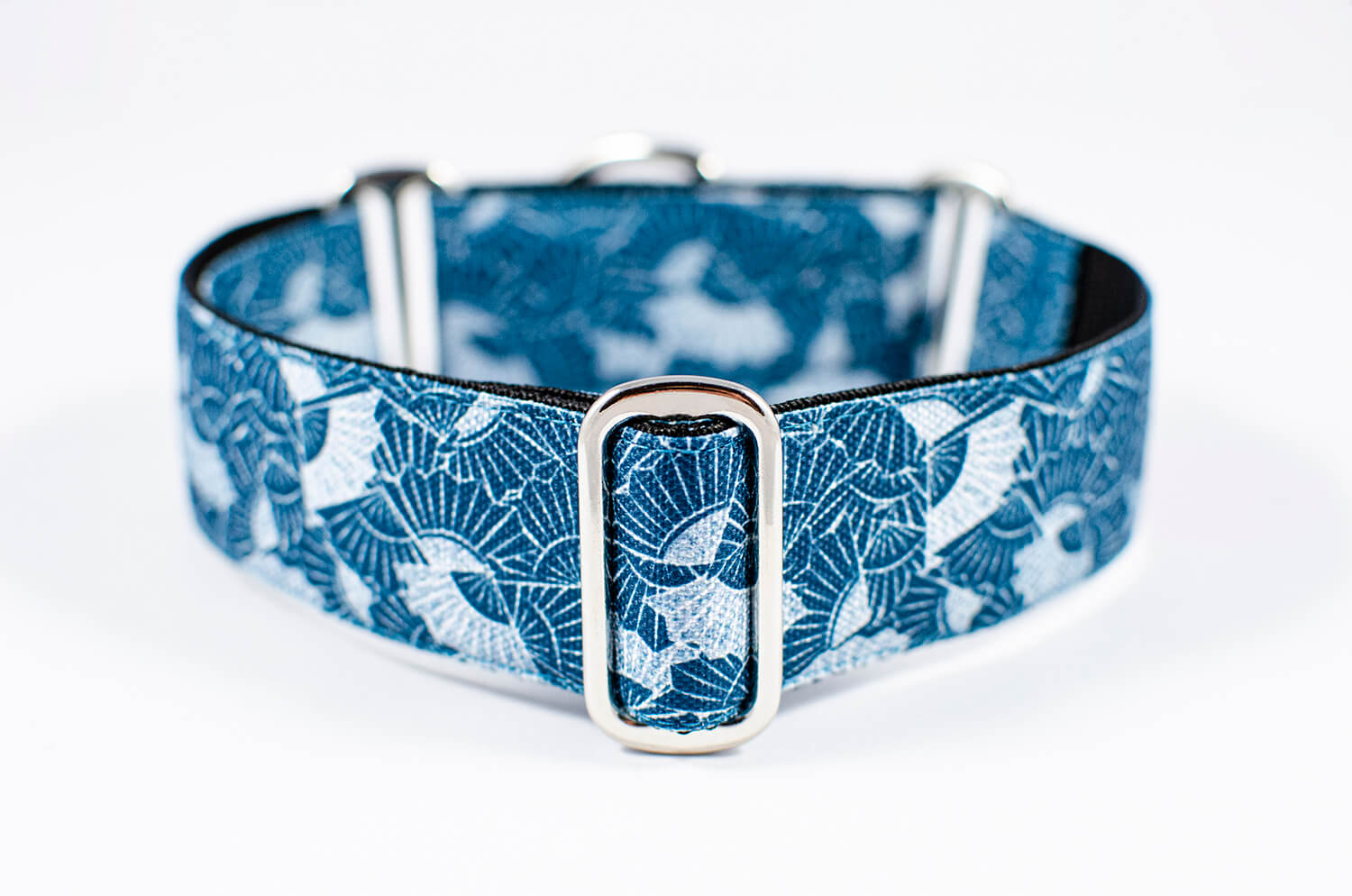 kék színű japán legyező mintás 4 cm széles félfojtós nyakörv